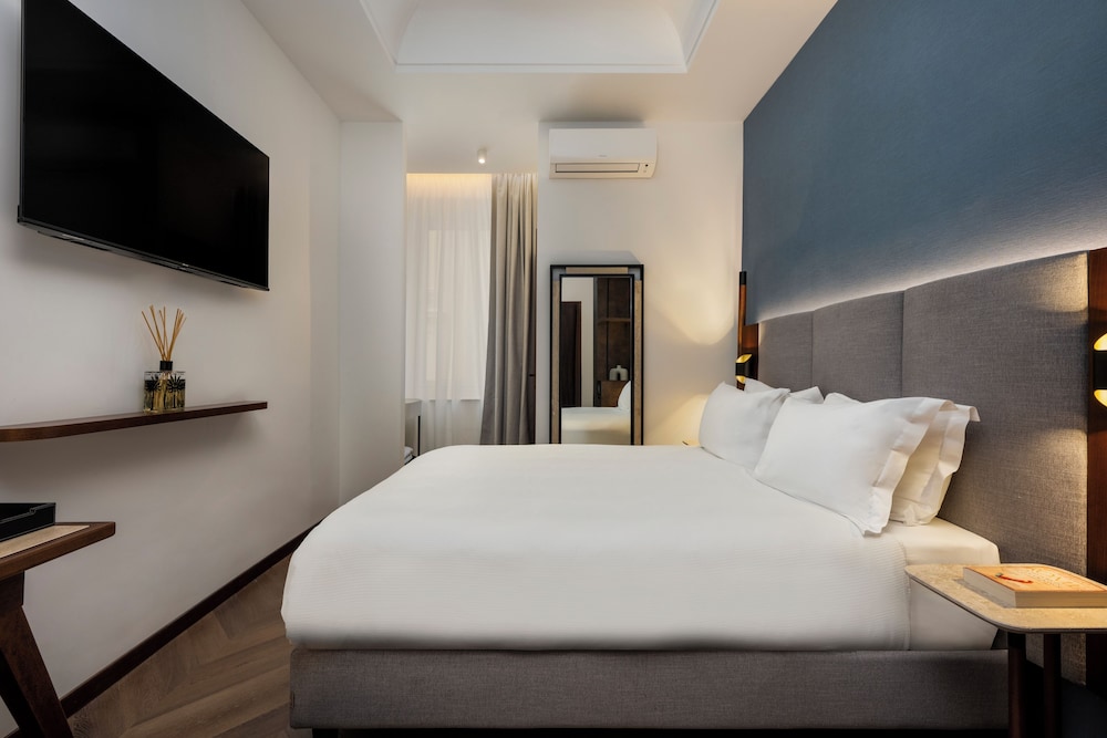 Deluxe Double Room, City View photo 3
