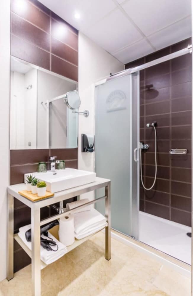 Double Room - Photo 12
