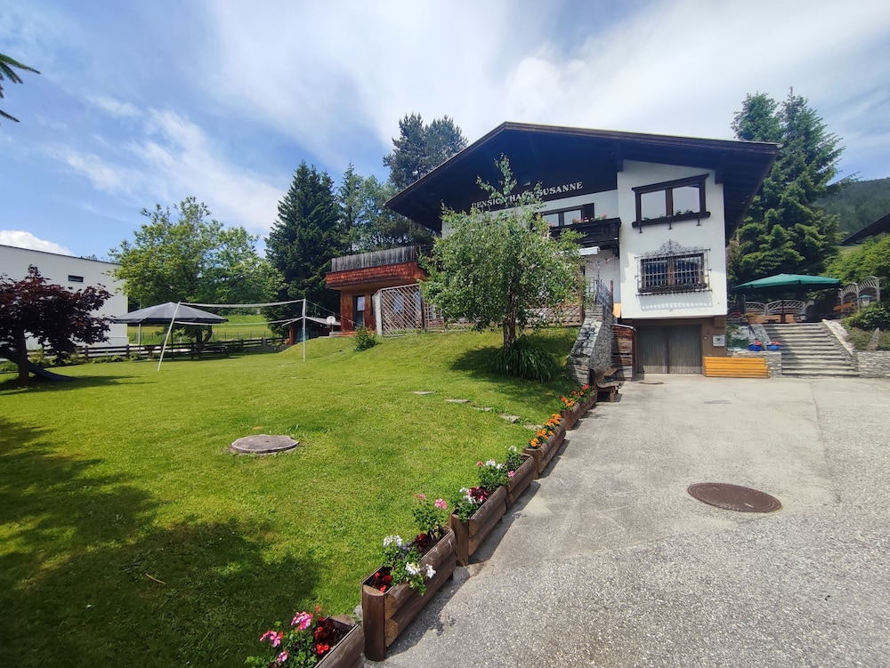 Exclusive Apartment, 6 Bedrooms, Kitchen, Mountain View