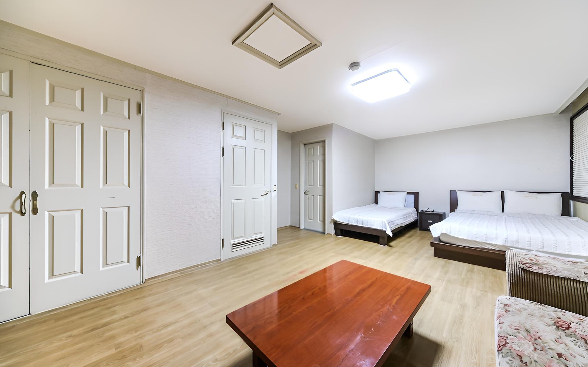 Room (Twin) - Photo 2