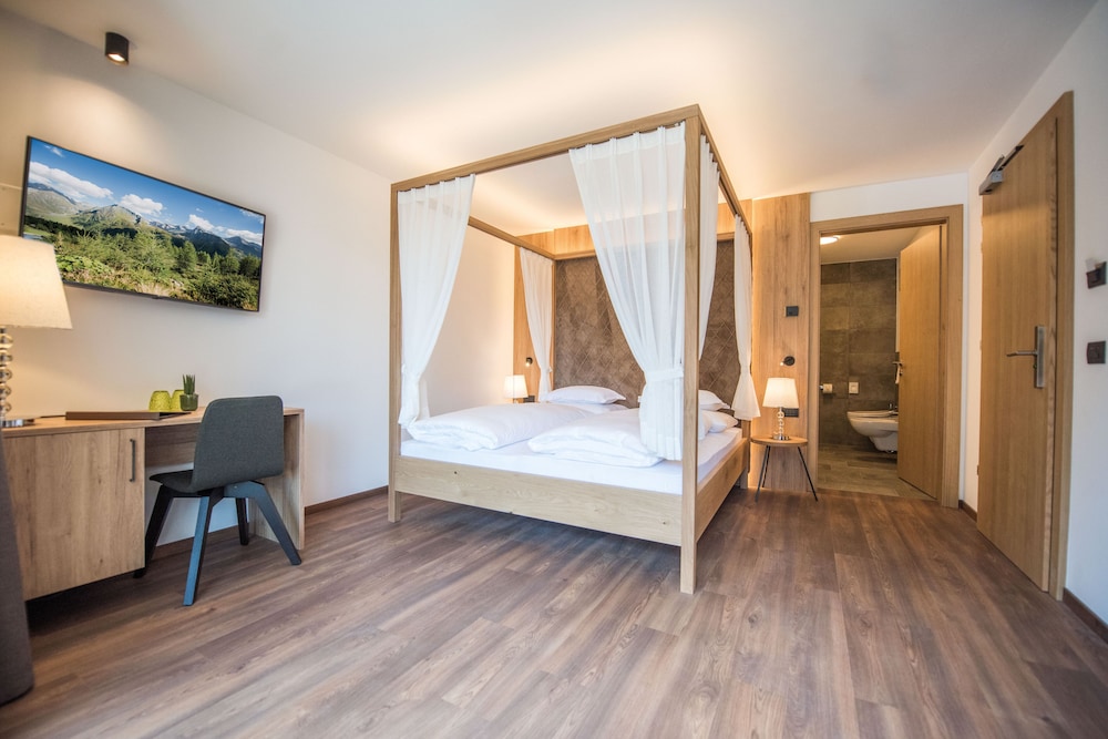 Honeymoon Double Room, 1 Bedroom, Non Smoking, Mountain View (Anna) photo 1