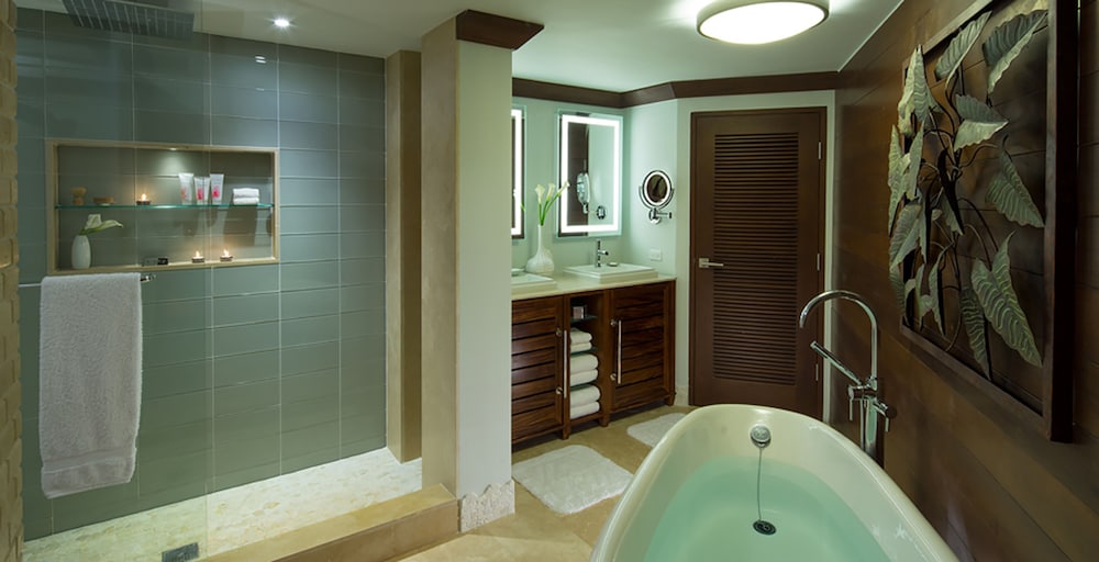 Suite, 1 Bedroom, Ocean View (Beachfront Butler Suite with Balcony) photo 2
