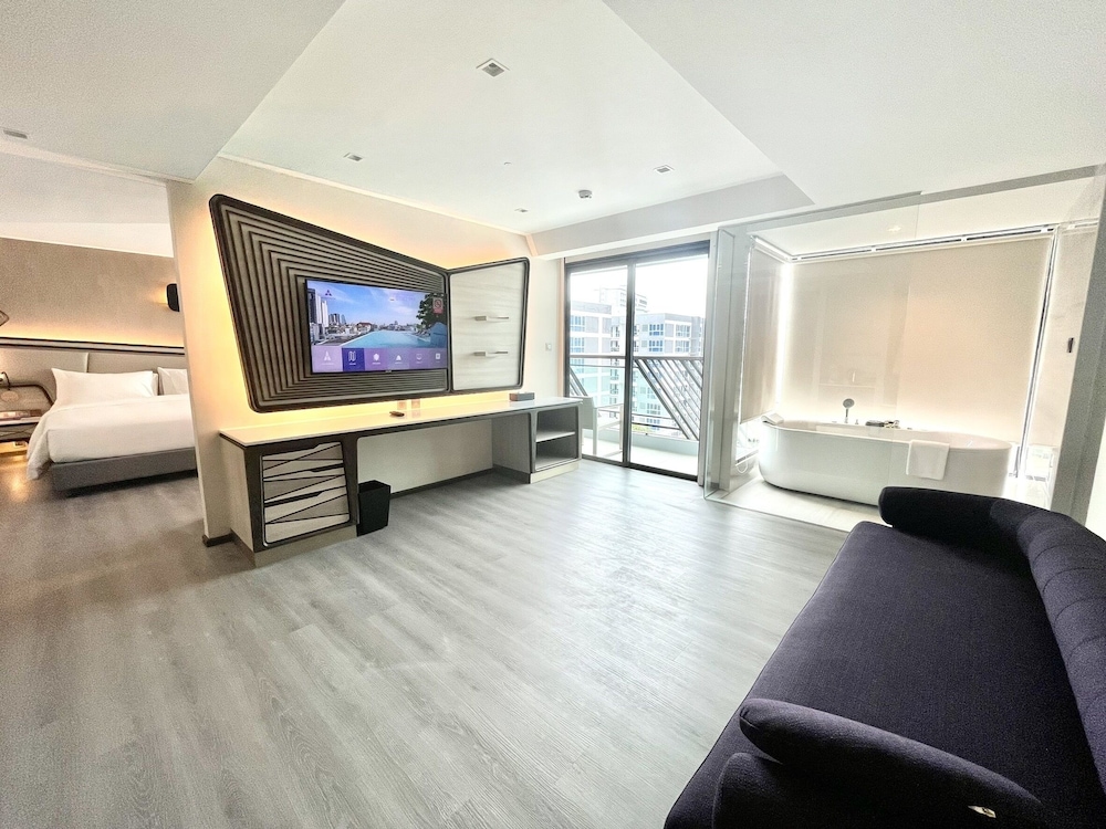 Amethyst One Bed Room Executive Suite - Photo 3