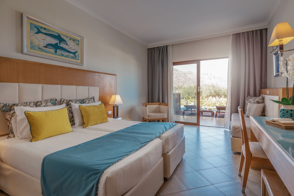 Superior Double Room, Private Pool, Garden View