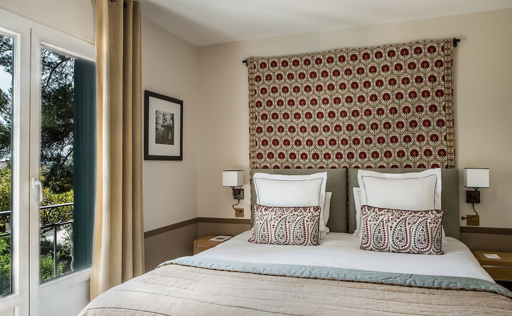 Chambre Supérieure, vue jardin Chambre Supérieure, vue jardin