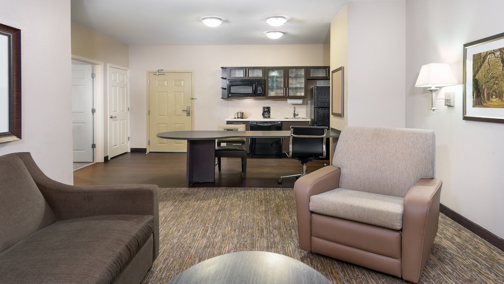 Suite, 1 King Bed - Photo 3
