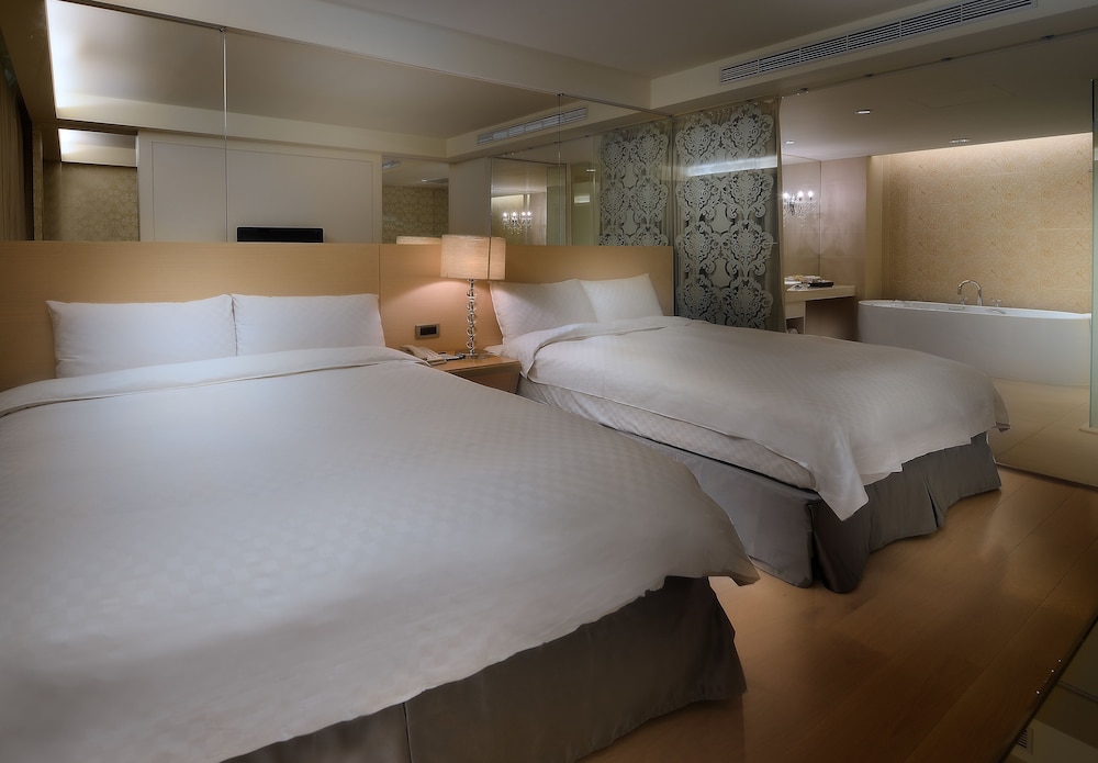Standard Room For 2, 2 Double Beds (Sun) photo 2