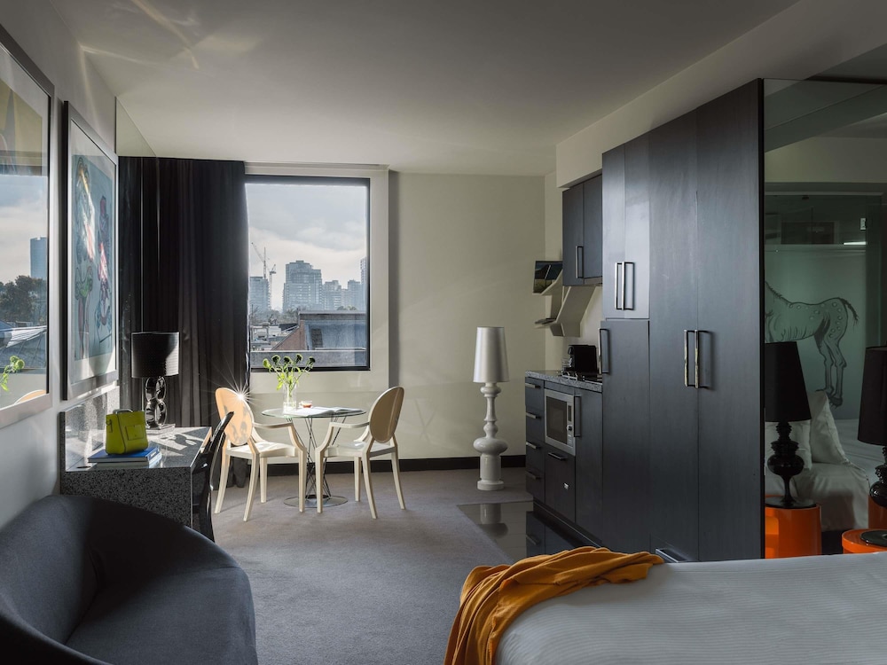 Deluxe Studio, 2 Bedrooms - Photo 7