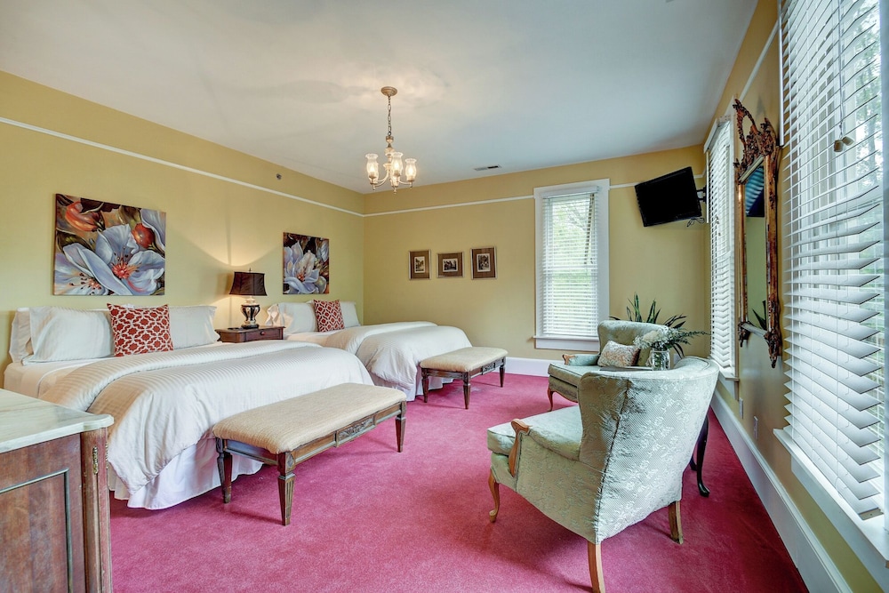 Hamilton Double Suite photo 3