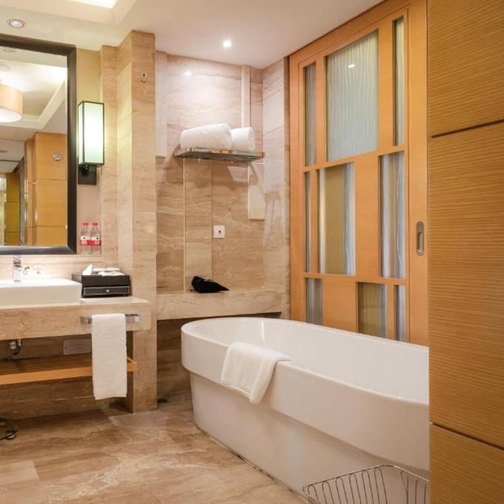 Deluxe Room with Garden View photo 2