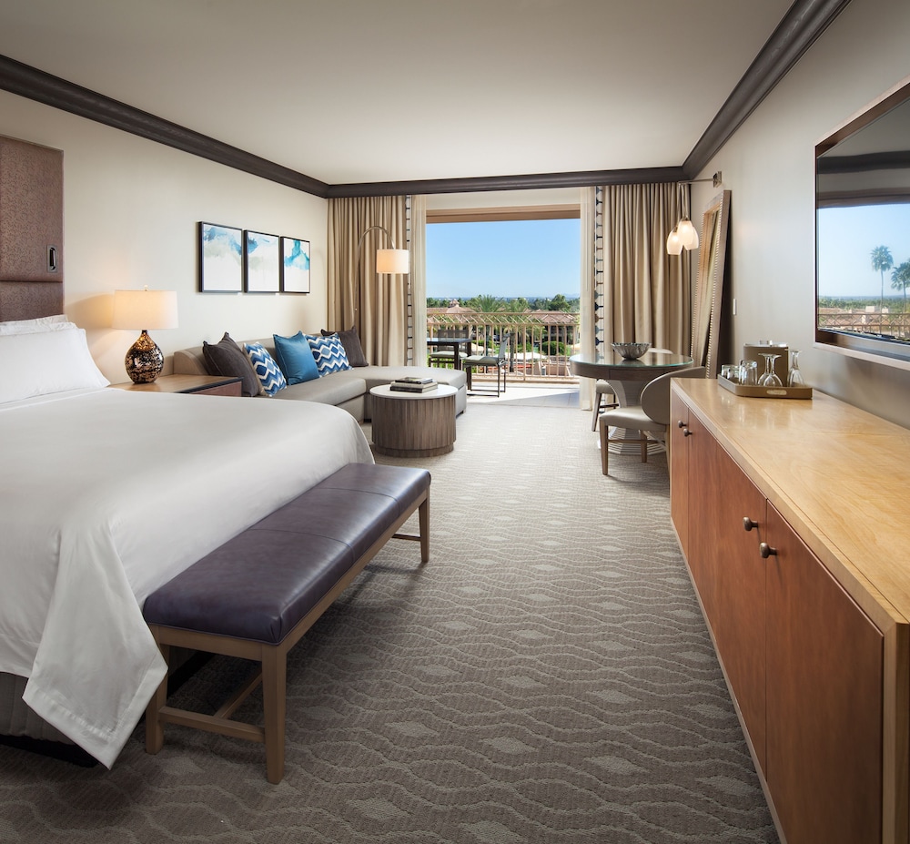 Grand Room, 1 King Bed, Pool View - Photo 2