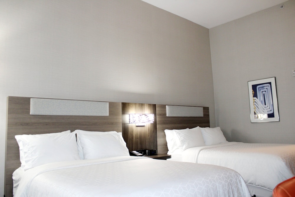 Standard Room, 2 Queen Beds - Photo 4