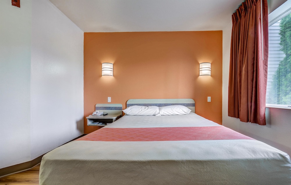 Deluxe Room, 1 Queen Bed, Accessible, Non Smoking photo 3