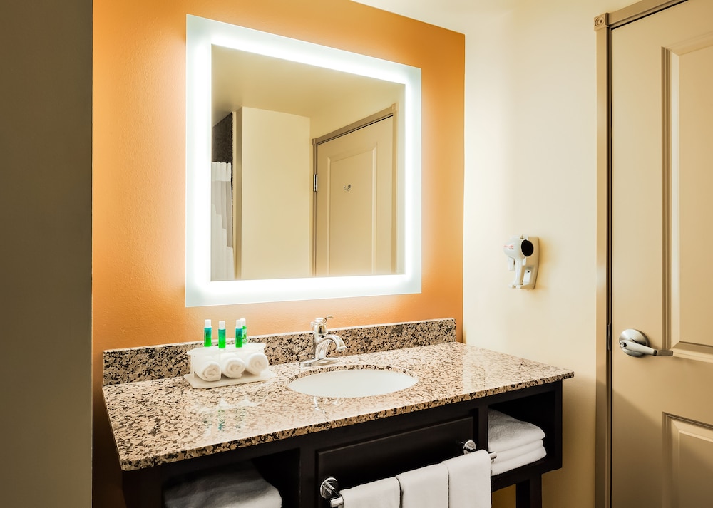 Suite, Multiple Beds - Photo 3