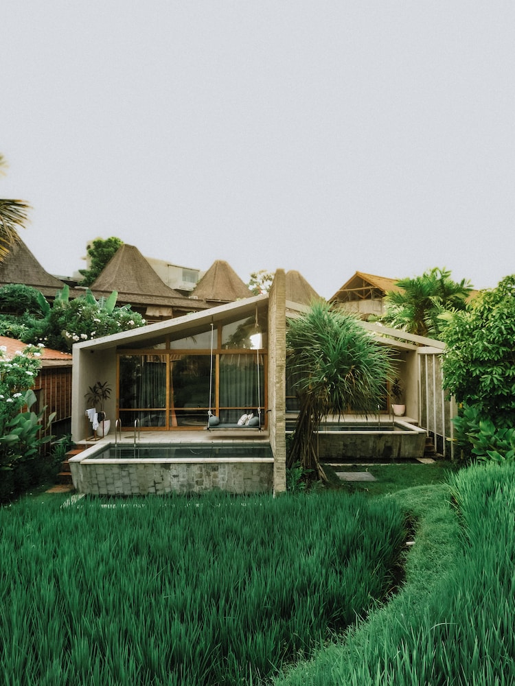 Nomad Pool Villa With Airport Transfer