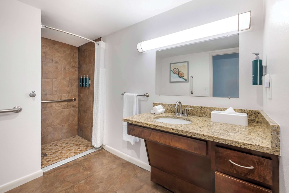 1 BEDROOM OCEAN VW KG SUITE W/ACC HR AND RIS - Photo 2