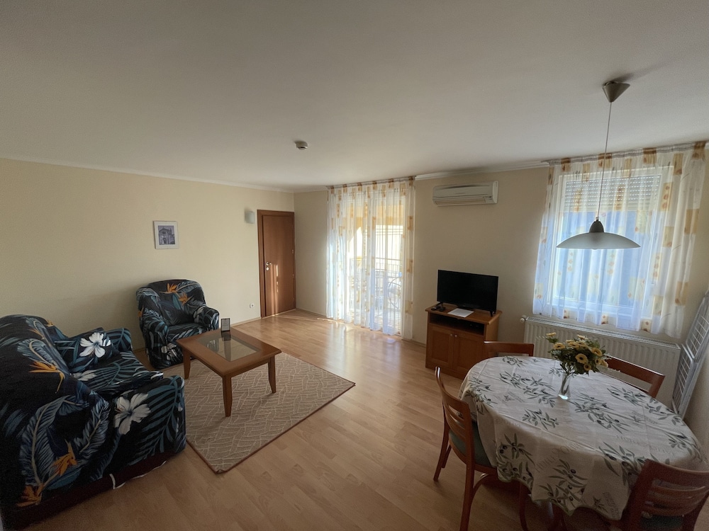 Grand Apartment photo 2