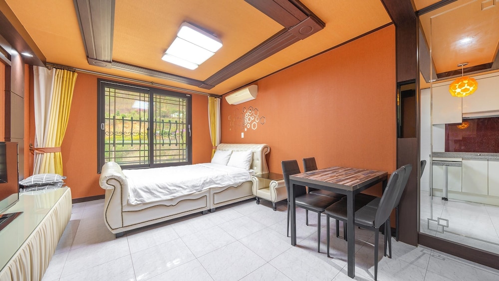 Basic Room, 1 Bedroom (Rose pension)