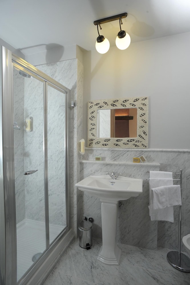 Deluxe Double Or Twin Room photo 2