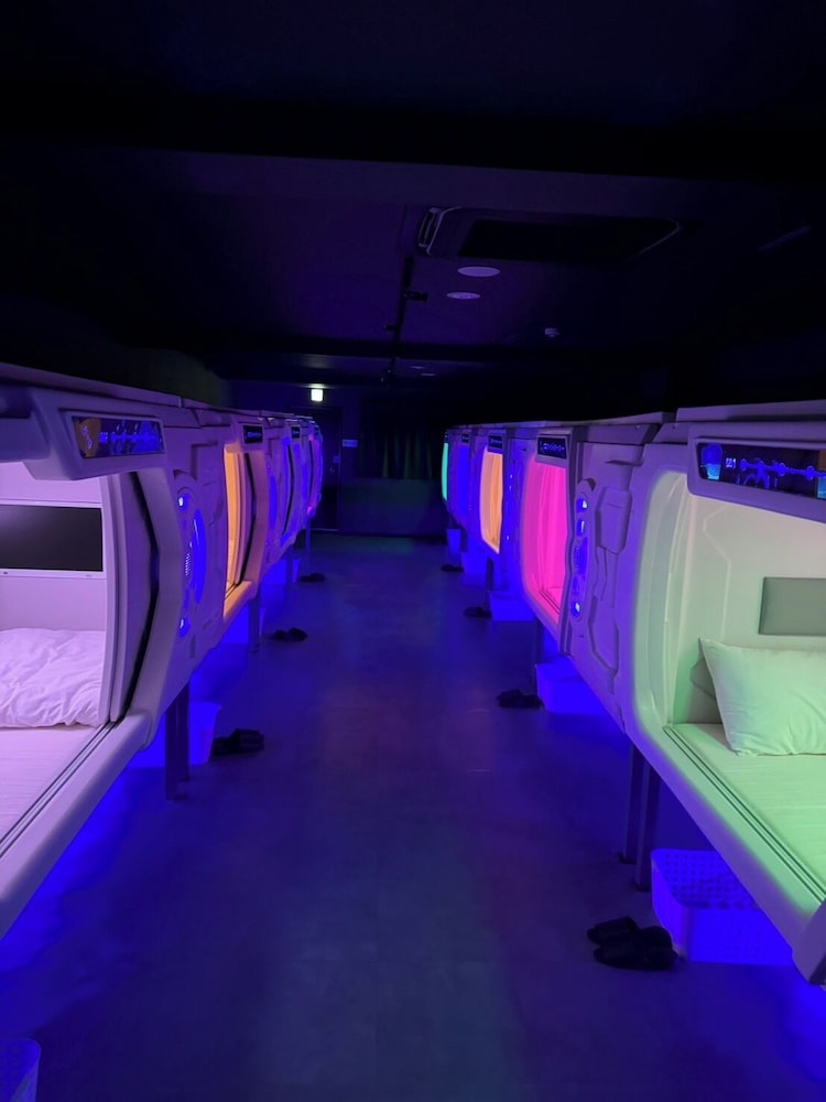 Standard Double Capsule Room Single Use, Non Smoking, Shared Bathroom - Photo 10