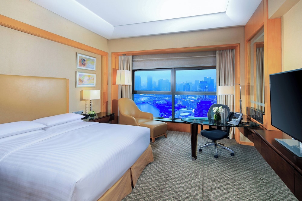 Deluxe Room, 1 King Bed, River View - Photo 8