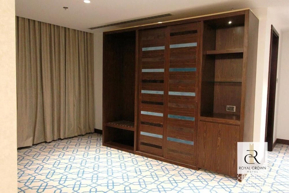 Superior Room, 1 King Bed photo 3