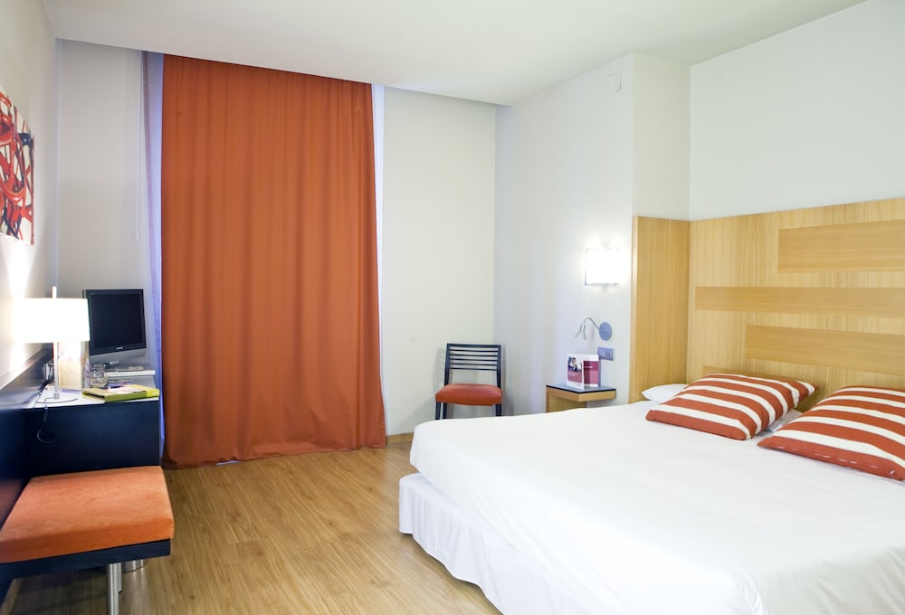 Double Room Single Use - Photo 8