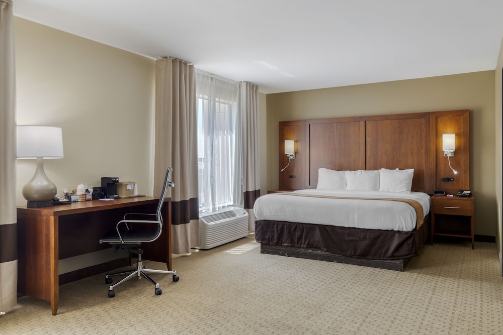 Suite, 1 King Bed with Sofa bed, Accessible, Non Smoking - Photo 5