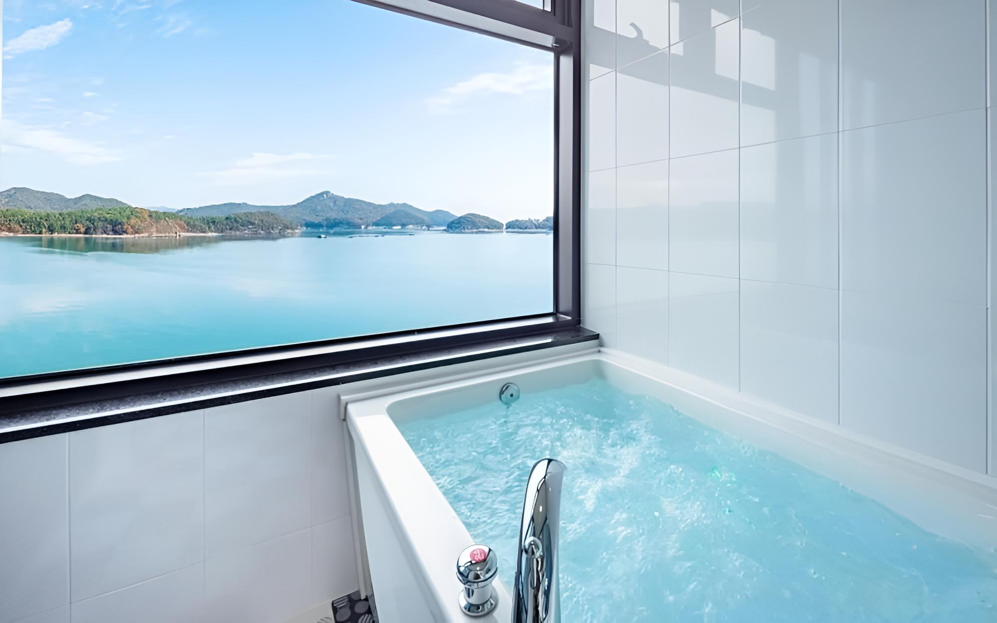 Room (Room 306 (Suite Spa Duplex)) - Photo 8