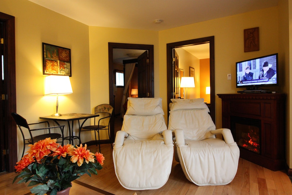 Luxury Suite, 2 Bedrooms, Jetted Tub, Mountain View photo 1
