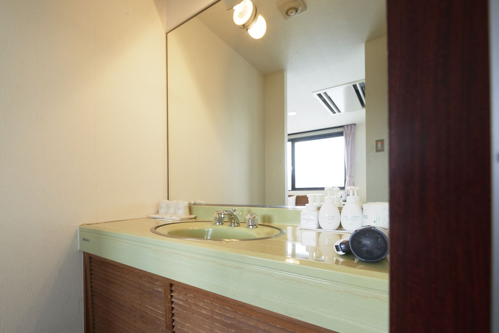Triple Room, Smoking photo 2