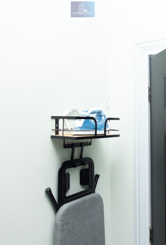 Apt 2 Basic Studio with Window Ground Floor photo 3