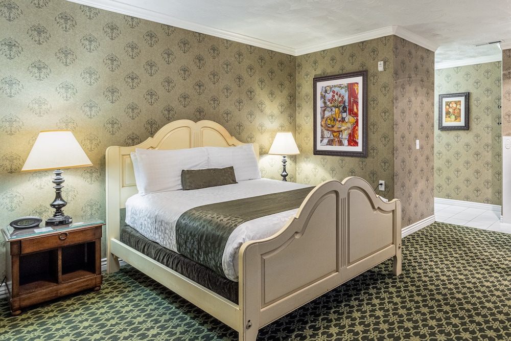 Supreme Queen Room with Spa Tub (No Pets Allowed) photo 2