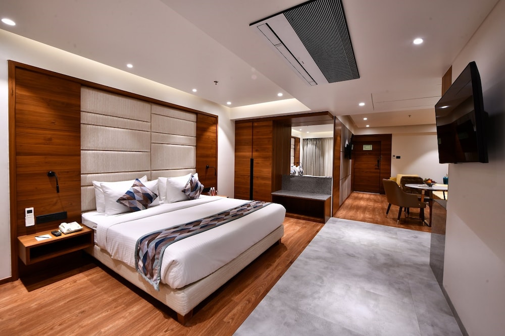 Luxury Suite photo 1