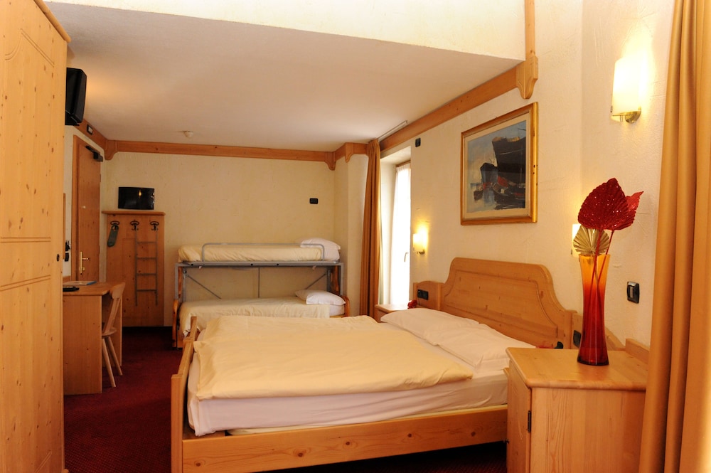 Family Quadruple Room photo 1