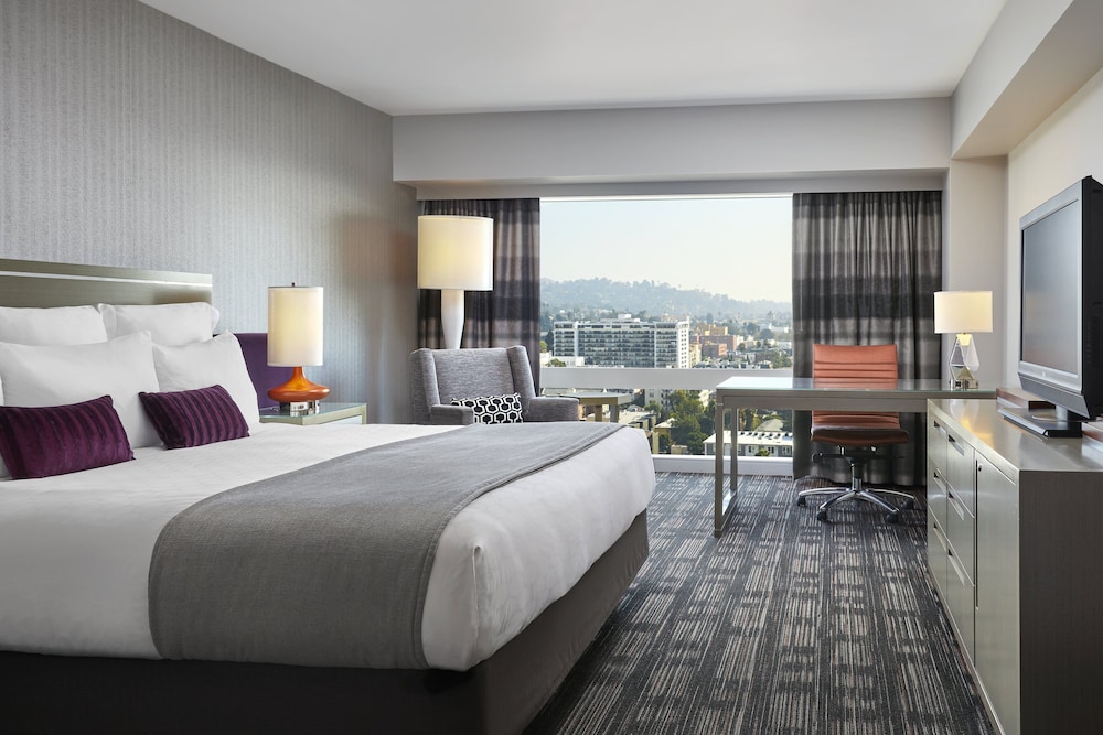 Room, 1 King Bed, Accessible (Hearing Accessible)