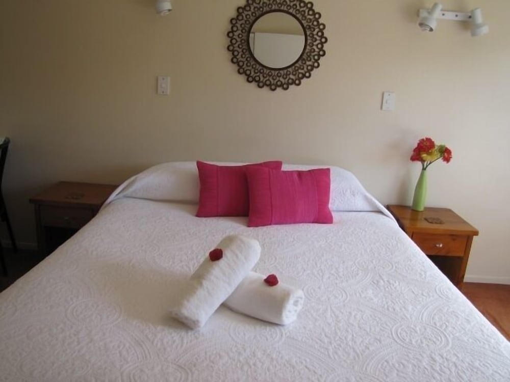 One Bedroom Apartment (Unit 4) photo 1
