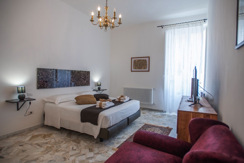 Camera Luxury Donna Carmela photo 3