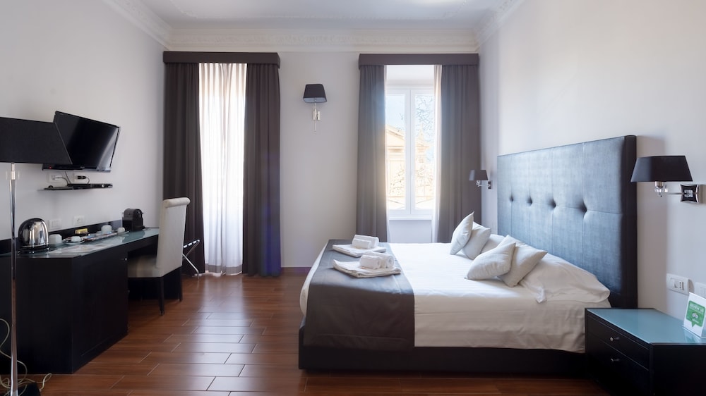 Deluxe Quadruple Room, 1 King Bed photo 2