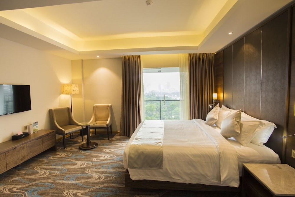 Honeymoon Suite, 1 King Bed, Accessible, City View