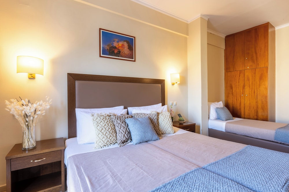 Superior Triple Room photo 2