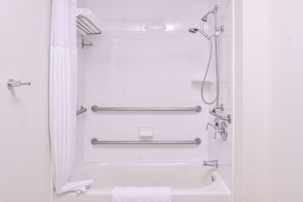 Suite, 1 Queen Bed, Accessible, Bathtub (Mobility & Hearing) - Photo 5