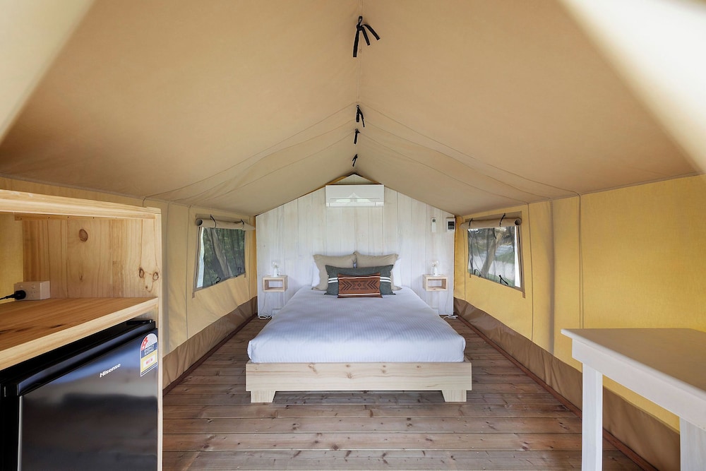 Junior Safari Tent - No Bathroom photo 2