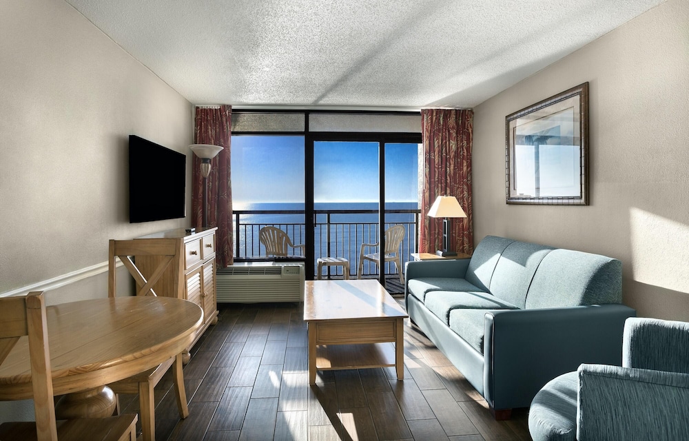 Oceanfront Base Suite photo 3