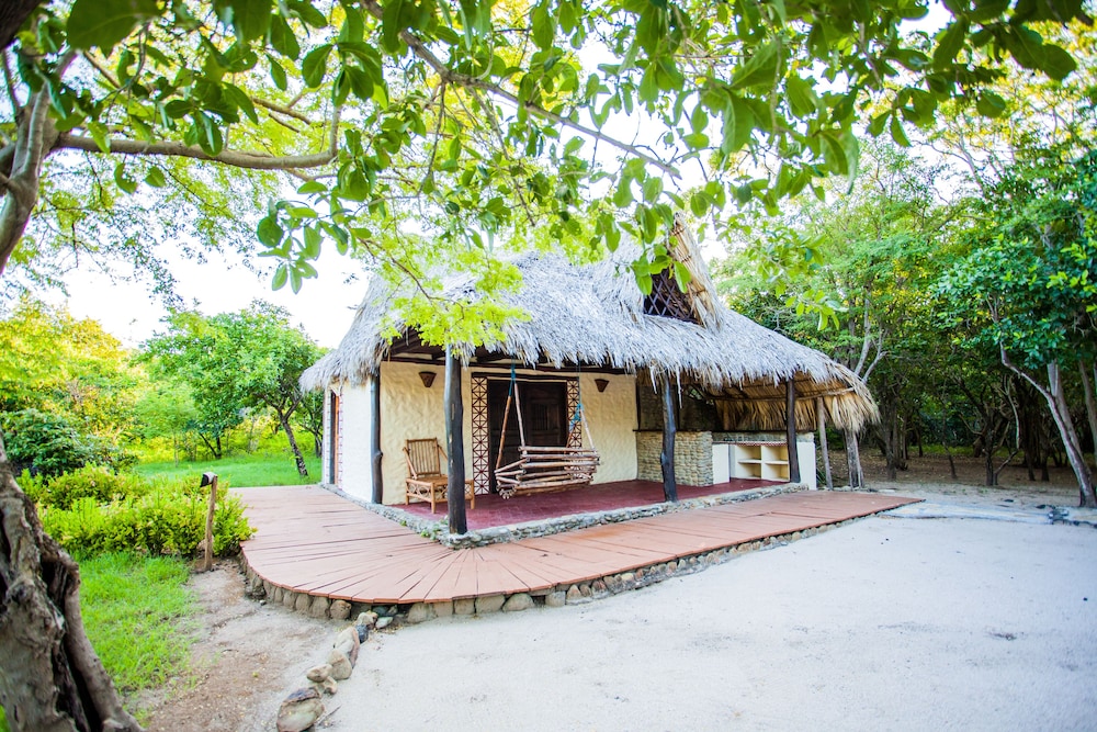 Superior Bungalow, 2 Bedrooms, Beachfront (With Fan Bungalow de 2 dormitorios) photo 1