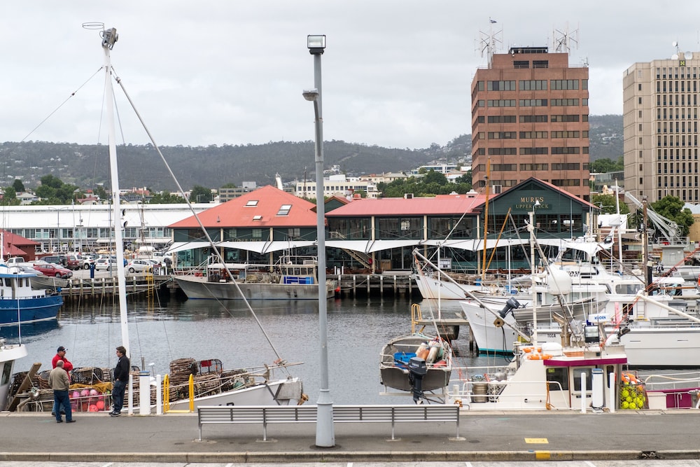Two Bedroom Harbourside Apartment - Hunter St photo 2