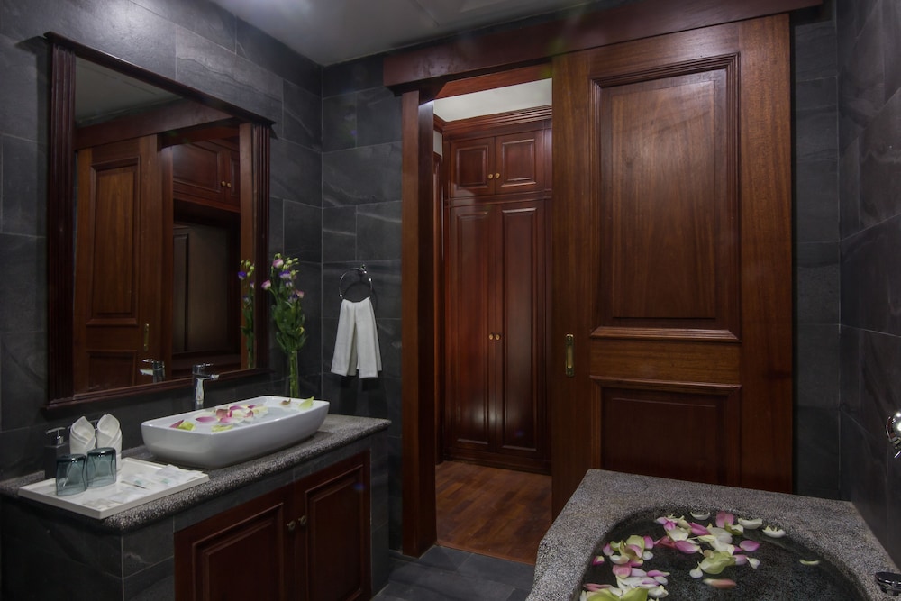 Premier Suite With Private Living Room - Kitchenette photo 3