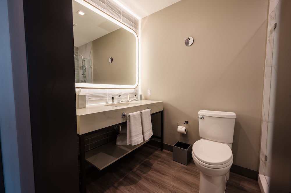Premium Room, 1 King Bed (Promenade Corner with M Club Access) - Photo 3