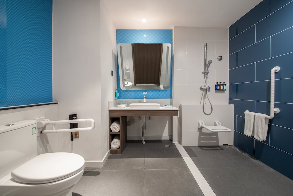 Standard Room, 1 King Bed, Accessible - Photo 3