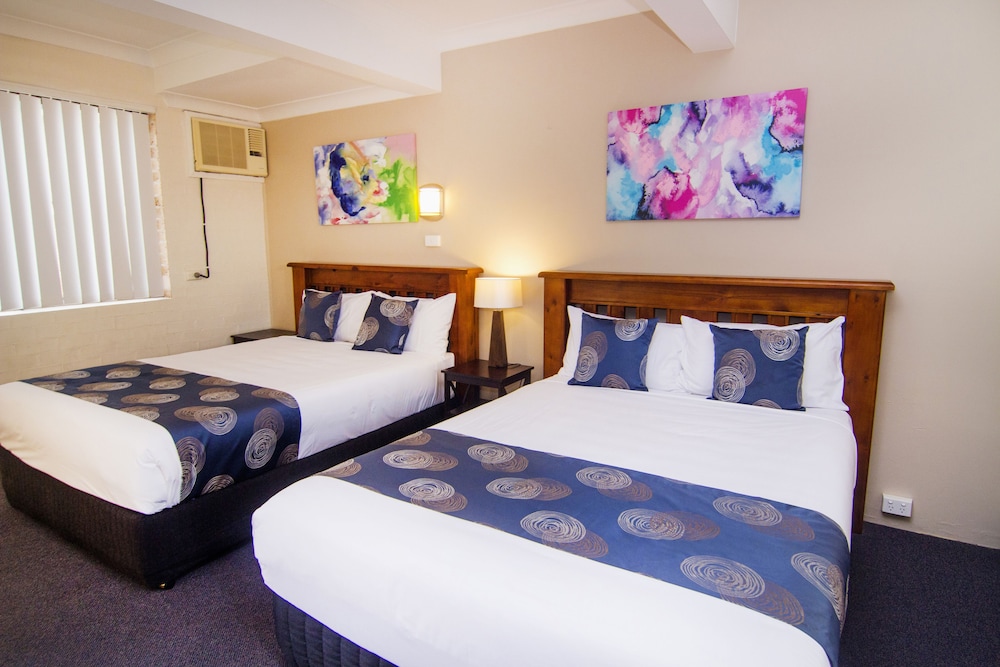 Family Studio Suite, 2 Queen Beds, Refrigerator & Microwave photo 1